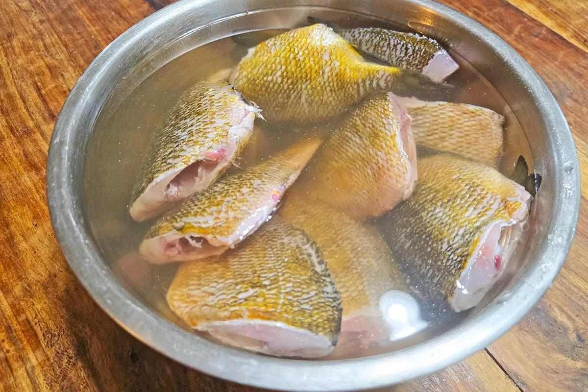 03-whole-fried-sunfish-chilling